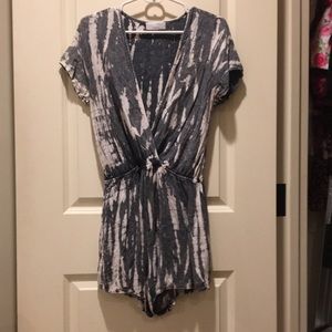 Audrey 3+1 womens tie dye romper short sleeves size M bluish grey/white